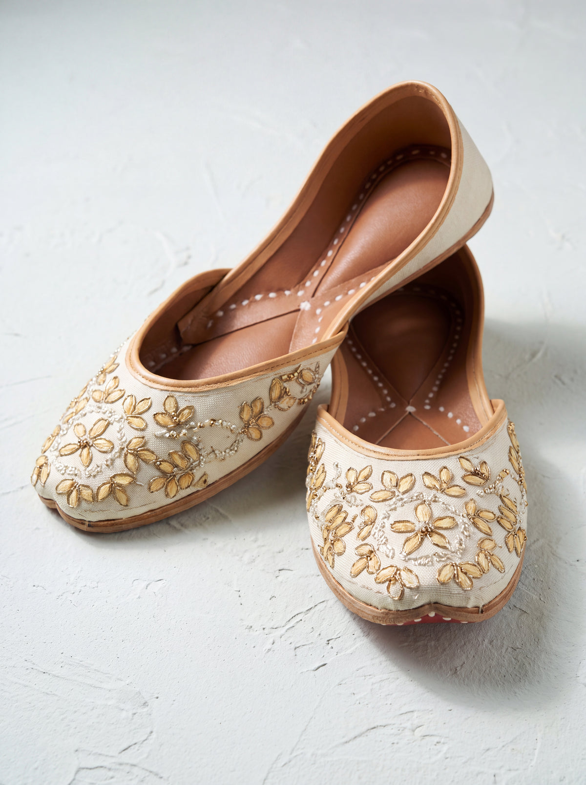 Ivory Gota Floral Jutti