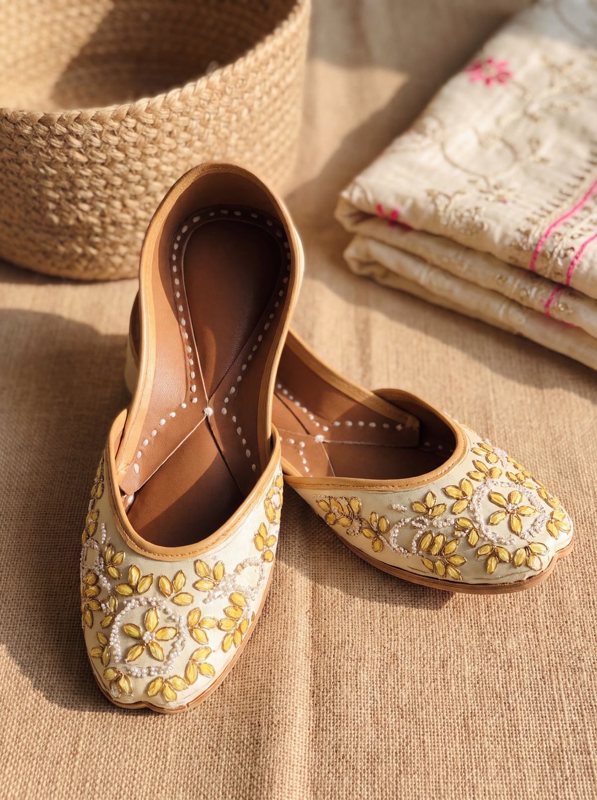 Ivory Gota Floral Jutti