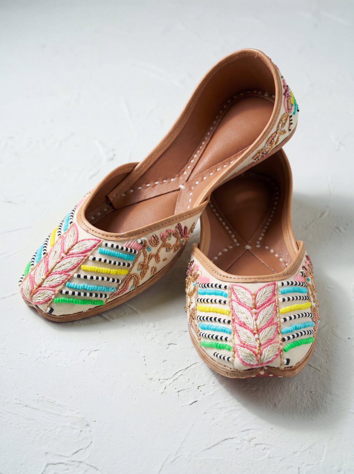 Ivory Multicolor Embroidered Jutti