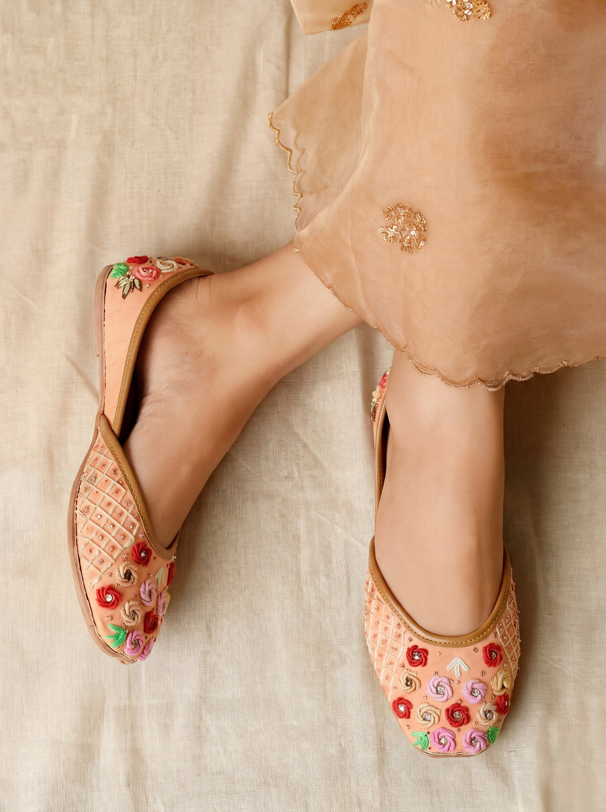 Peach Bloom Floral Juttis