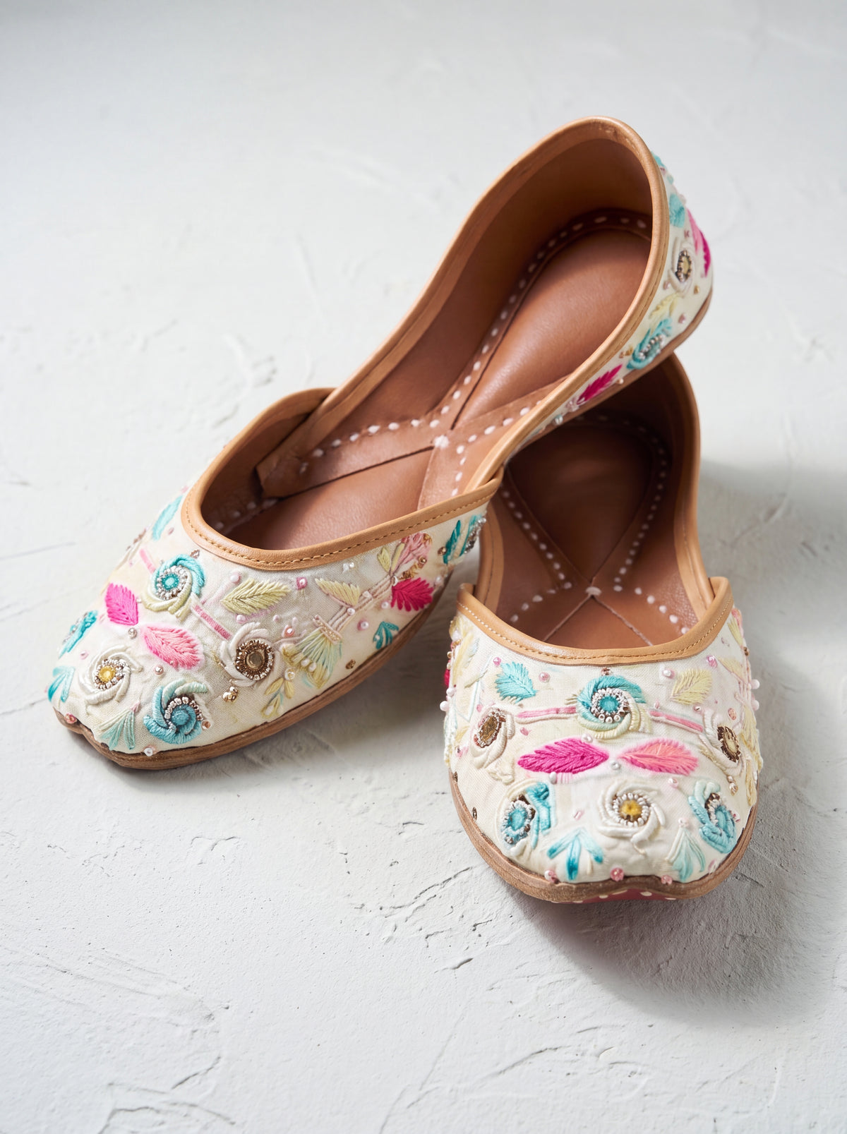Ivory Pastel Floral Juttis