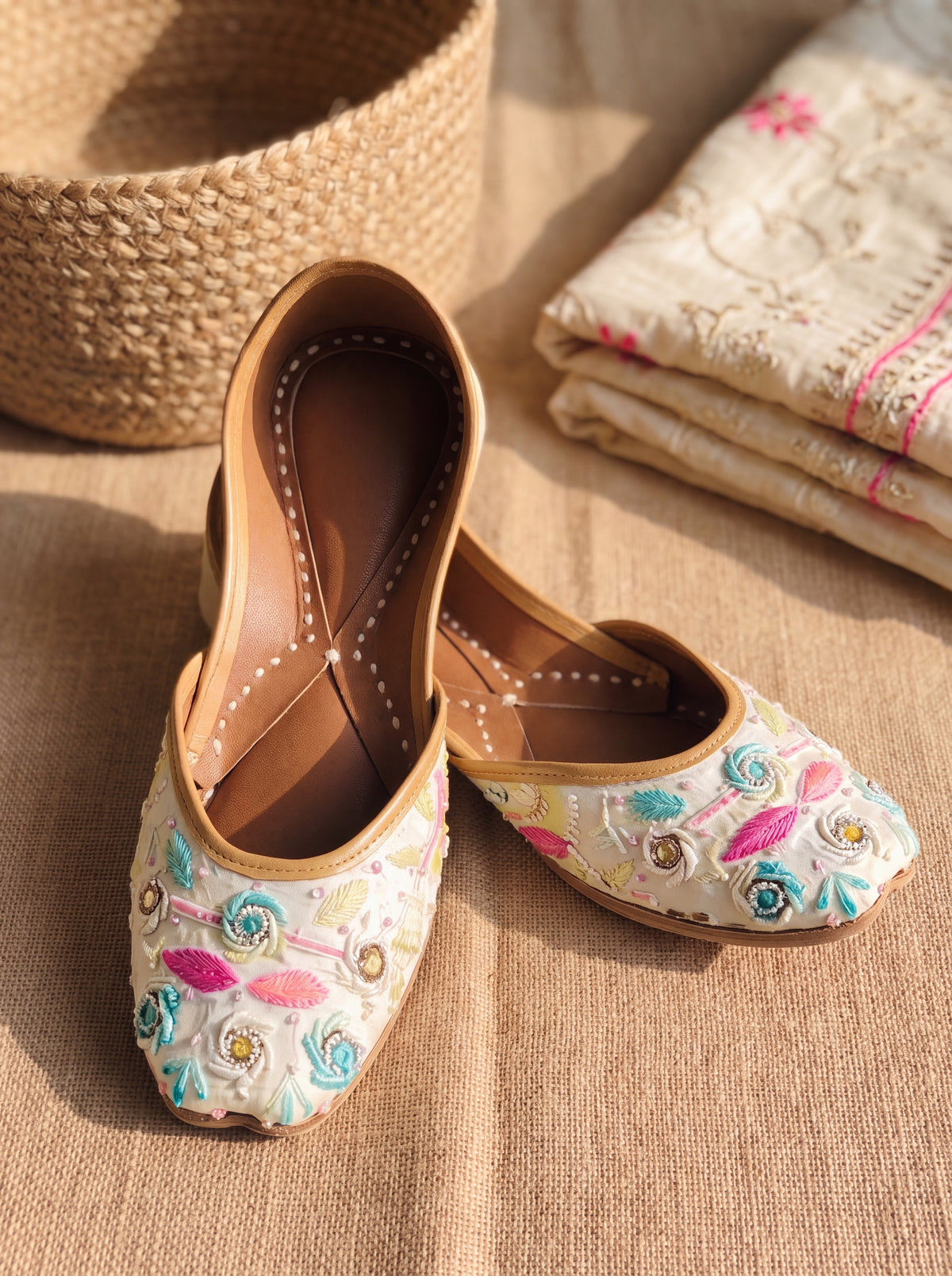 Ivory Pastel Floral Juttis