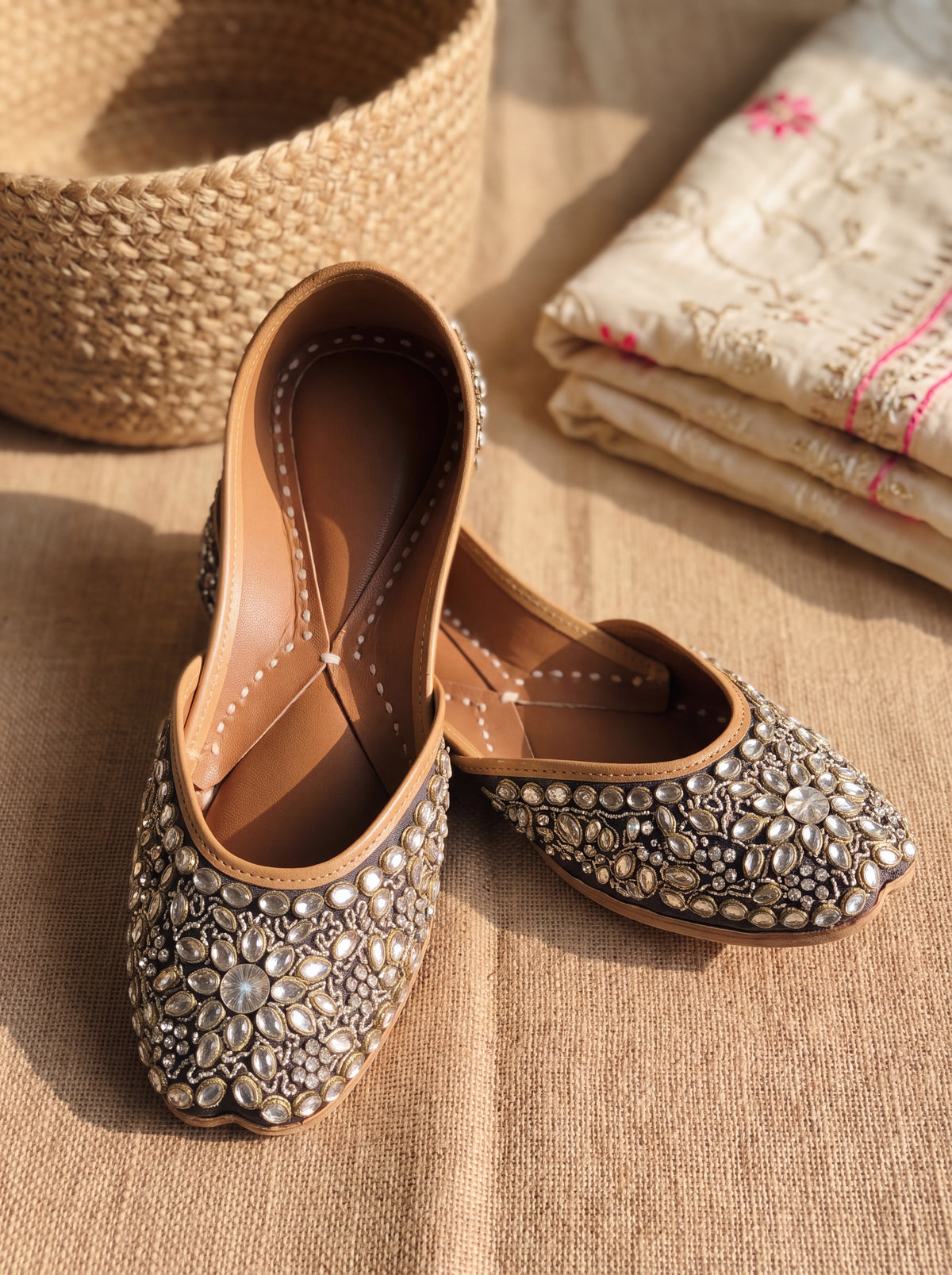 Kundan & Crystal Studded Jutti