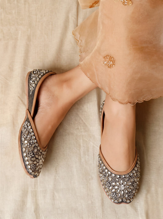 Kundan & Crystal Studded Jutti